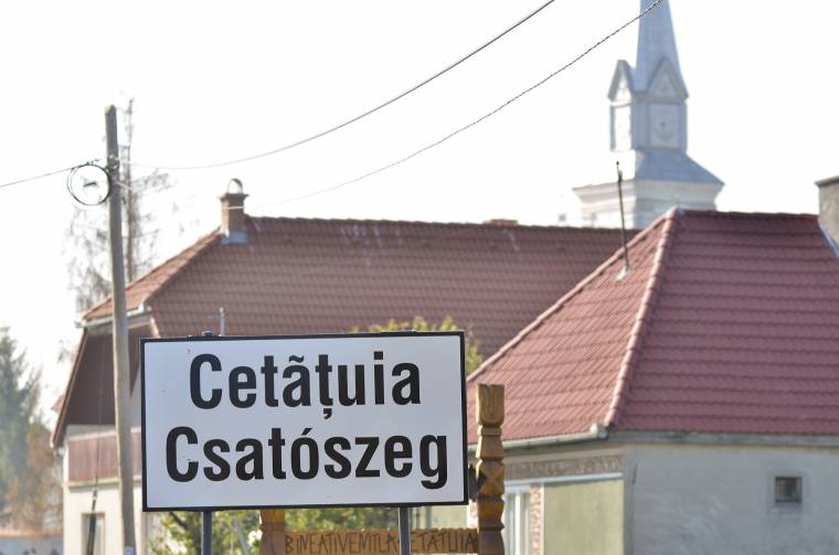 Szaga van a víznek Csatószegen