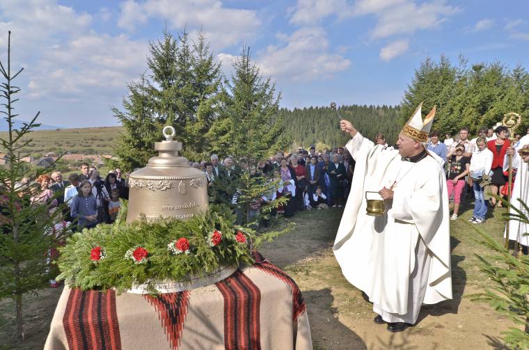 Az álmok harangját szentelték Csomortánban