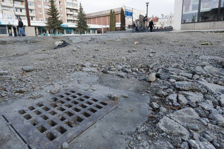 Alkudozás egy földterület felett