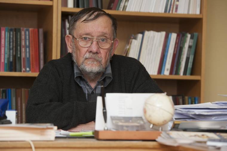 Elhunyt Tőzsér József