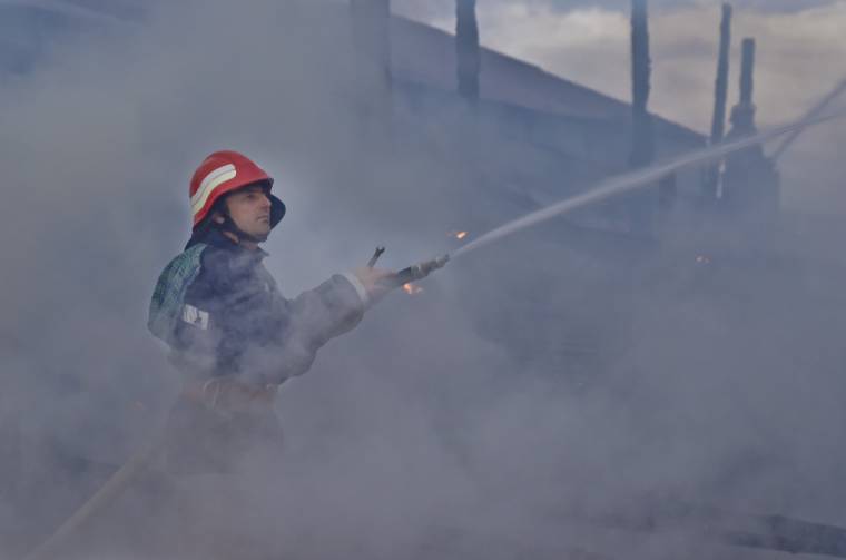 Tűz pusztított egy nagybani lerakatban