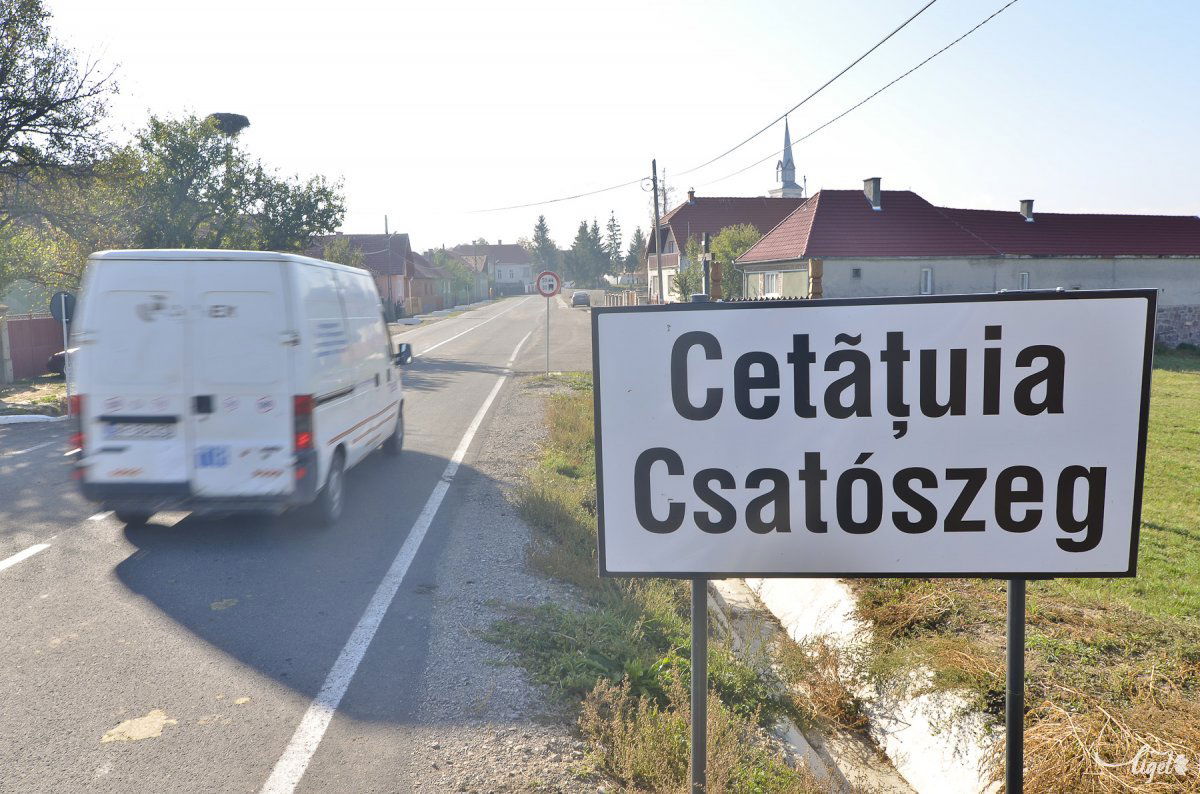 Ki ide belépsz, mindent nem érthetel... •  Fotó: Veres Nándor