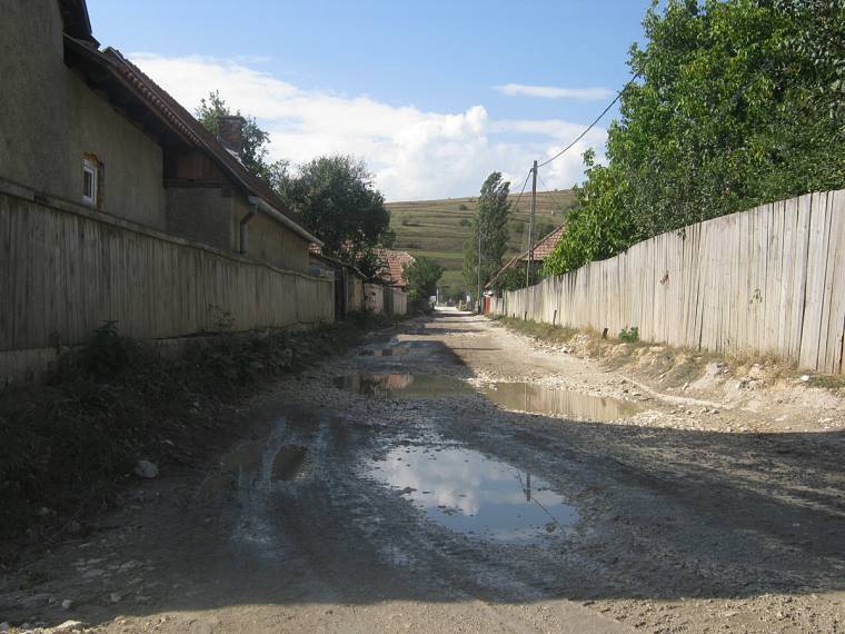 Ideiglenes javítás a domokosi Mozaik utcában