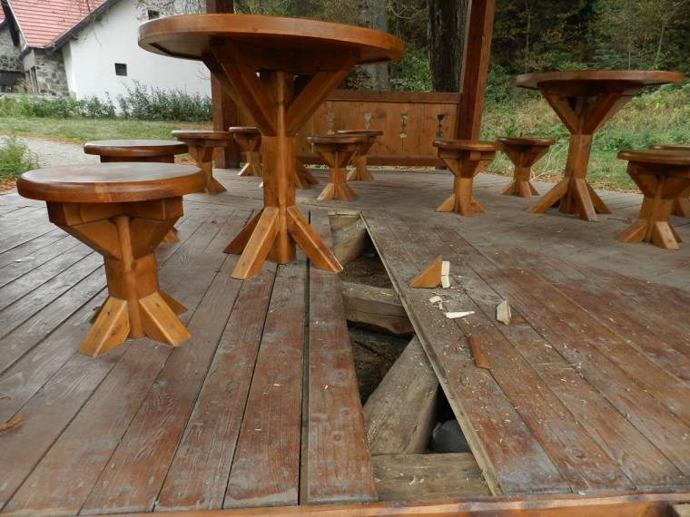 Barbár erőfitogtatás Zsögödben