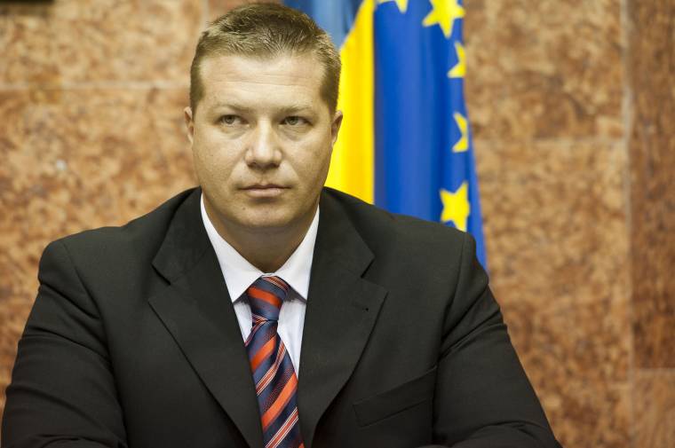 Mesterséges feszültségkeltés