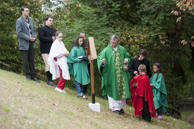 Újjászületett az ajnádi golgota