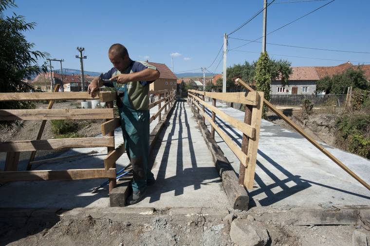 Hidat újítottak fel Madarason