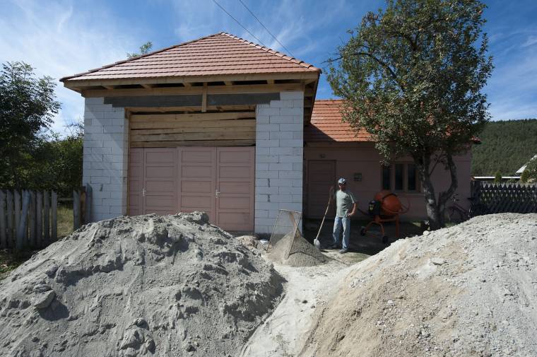 Csíkszentgyörgy: hamarosan elkészül a szertár