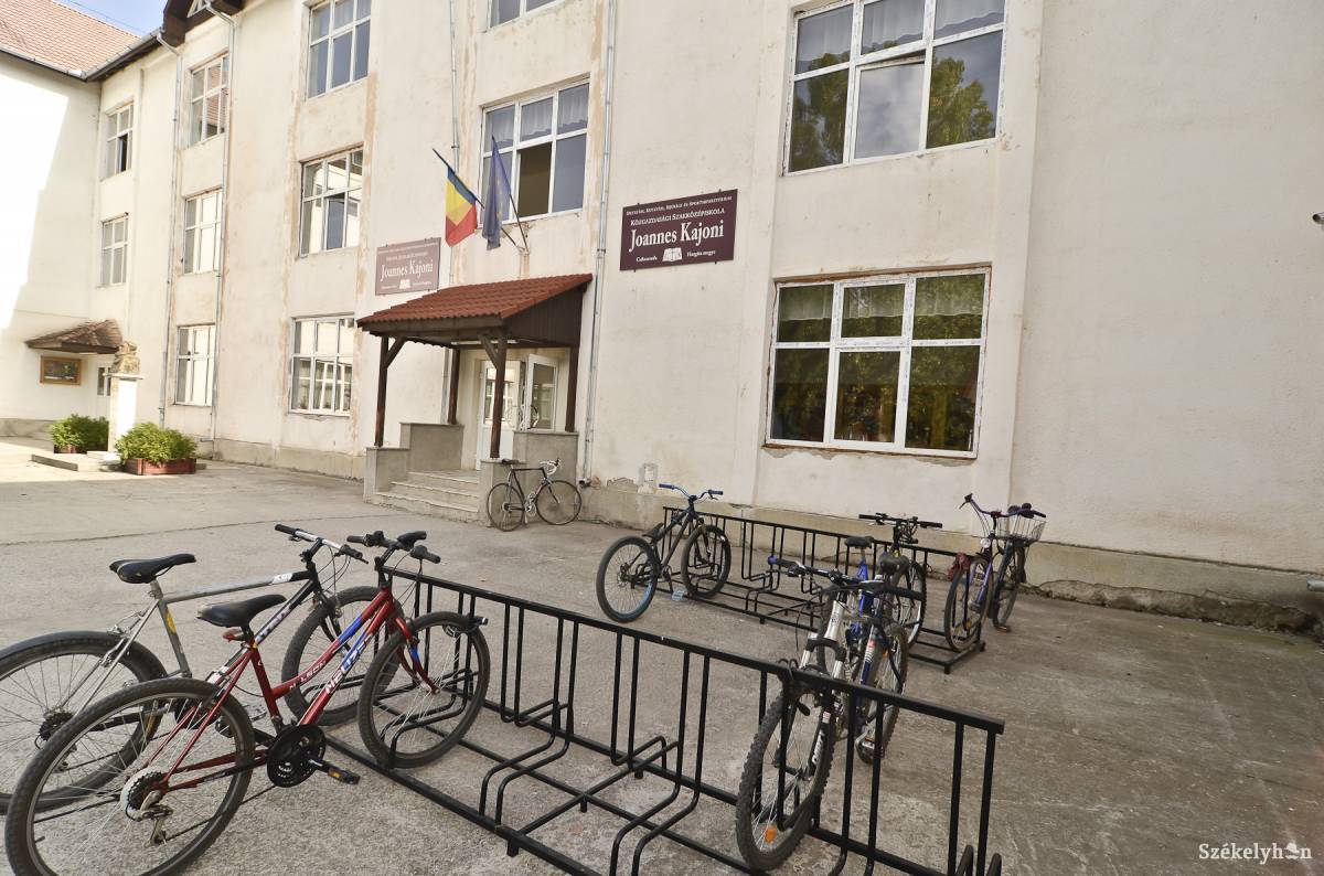 Megszűnt egy magyar, helyette pedig román szakosztály lesz a tanintézetben. Helyi szinten nem értenek egyet vele. Archív •  Fotó: Veres Nándor