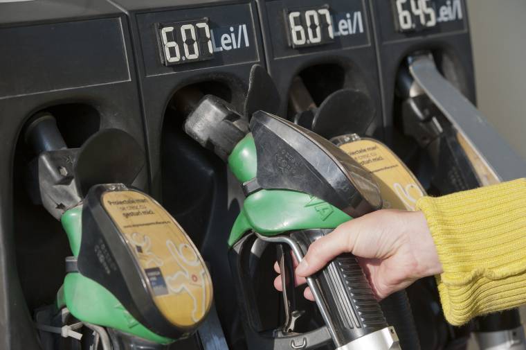 Lélektani határon a benzin ára