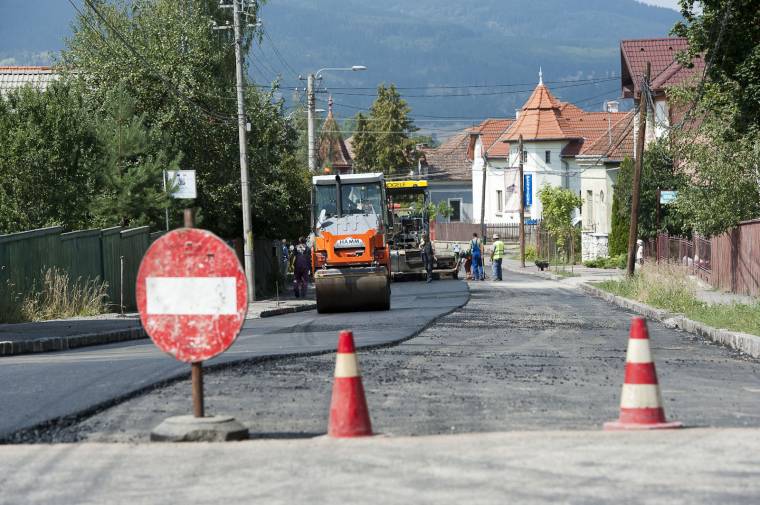 Több utcában aszfaltoznak