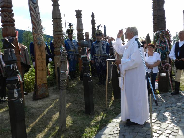Kopjafaállítással tisztelegtek a hősök emléke előtt
