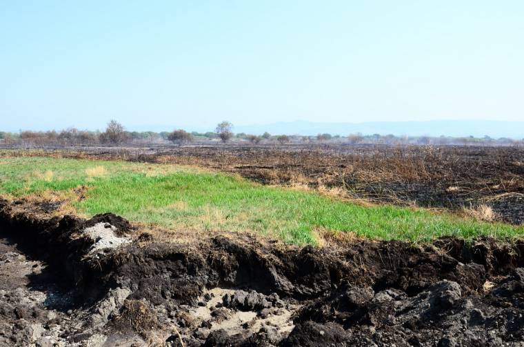 Továbbra is ég a tőzeg
