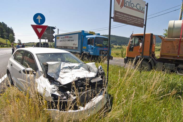 Baleset elsőbbségadás megtagadása miatt