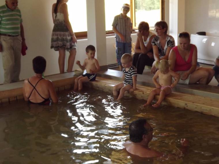 Vendégeit várja a csíkszentkirályi Borsáros-fürdő