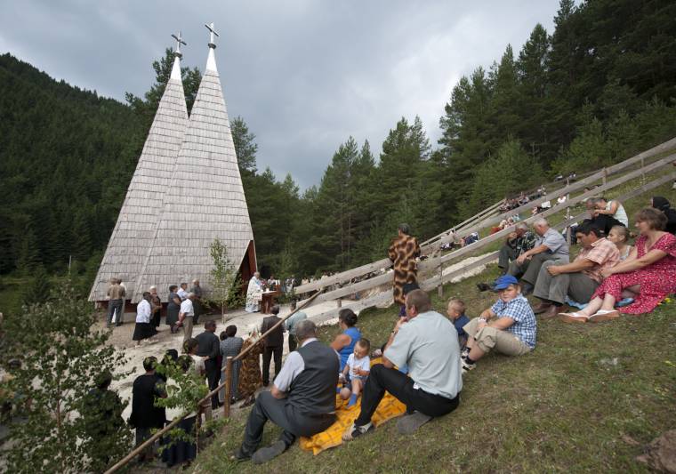 Búcsú a görbepataki kápolnánál