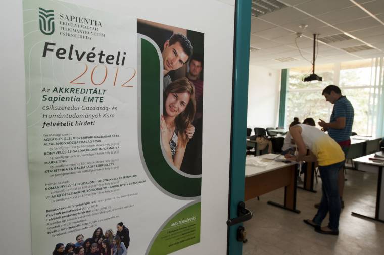 Laza egyetemi felvételi