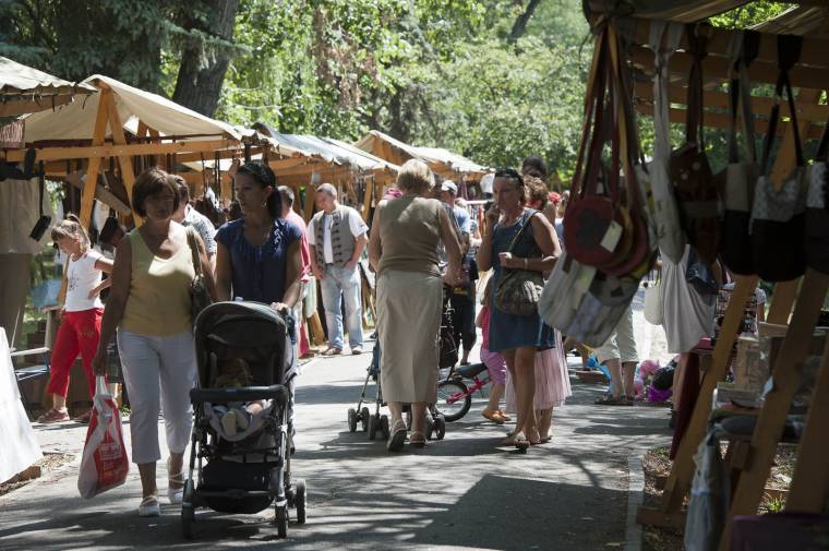 Népi mesterségek seregszemléje a központi parkban