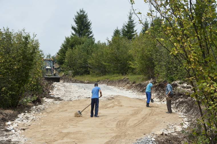 Mezőgazdasági utat építenek Felcsíkon