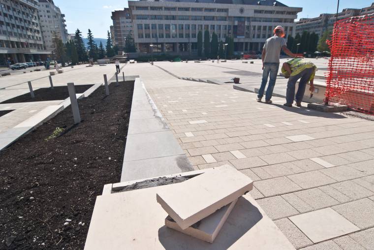 Még el sem készült, de már rongálják a teret