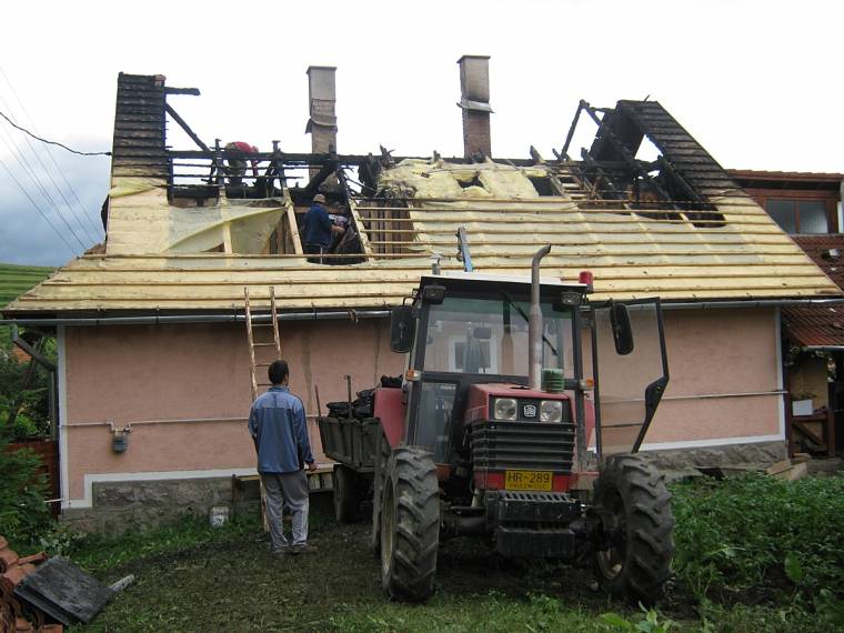 Villám csapott egy házba