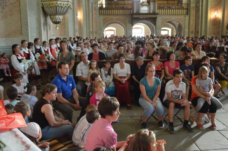 Liliomszentelés a csíksomlyói kegytemplomban