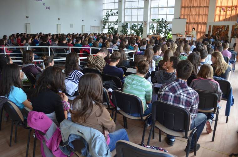 Angol, osztrák és magyarországi diákok Csíkszeredában