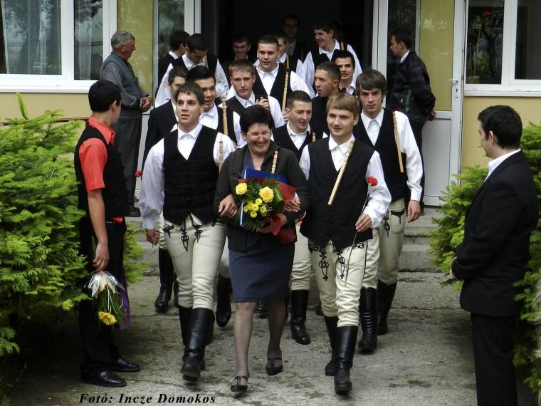 Közel száz ballagó