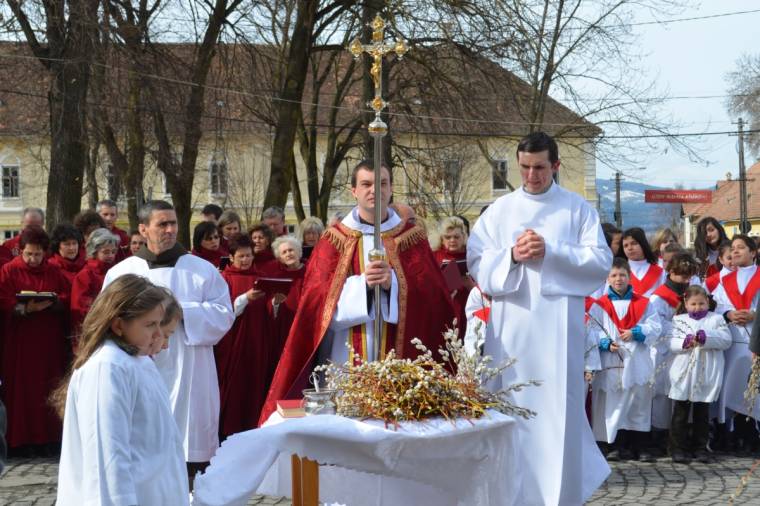 Virágvasárnap a csíksomlyói kegytemplomban