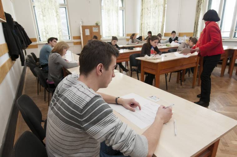 Tesztelhetik tudásukat a végzősök