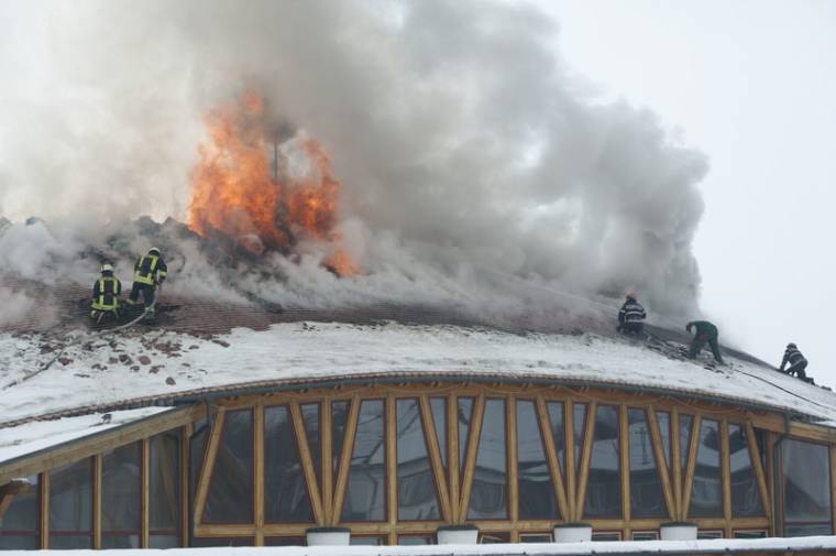 GYORSHÍR: Pusztító tűz a csíkmindszenti csarnoknál