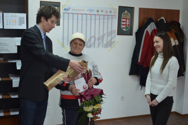 Tízezredik dosszié és egy üveg bor