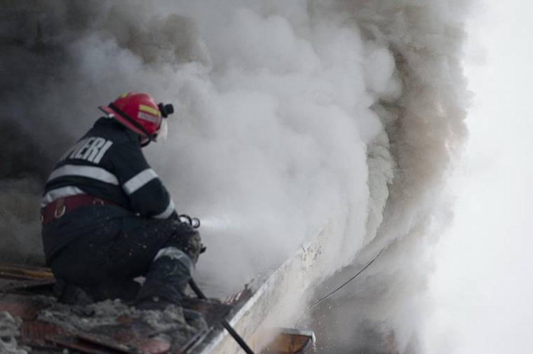 Radnóton kigyulladt a Kornis-Rákóczi kastély tetőszerkezete