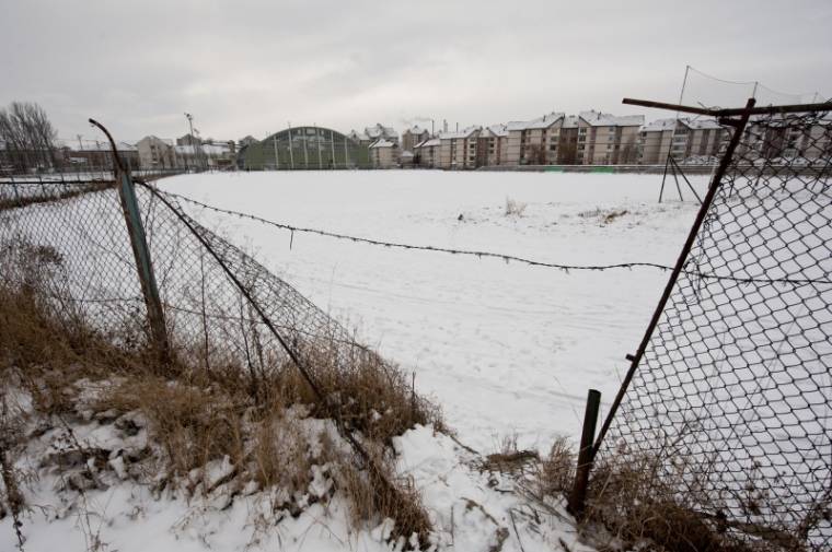 Felújítanák a futópályát, de a játéktér szintjét is emelni kell