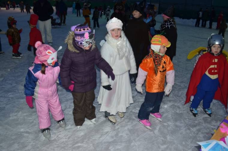 Karneváli forgatag a jégen