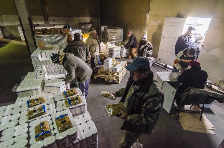 Élelmiszersegély ezreknek