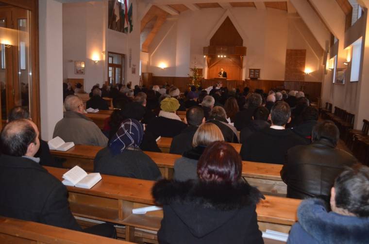 Velünk van az Isten