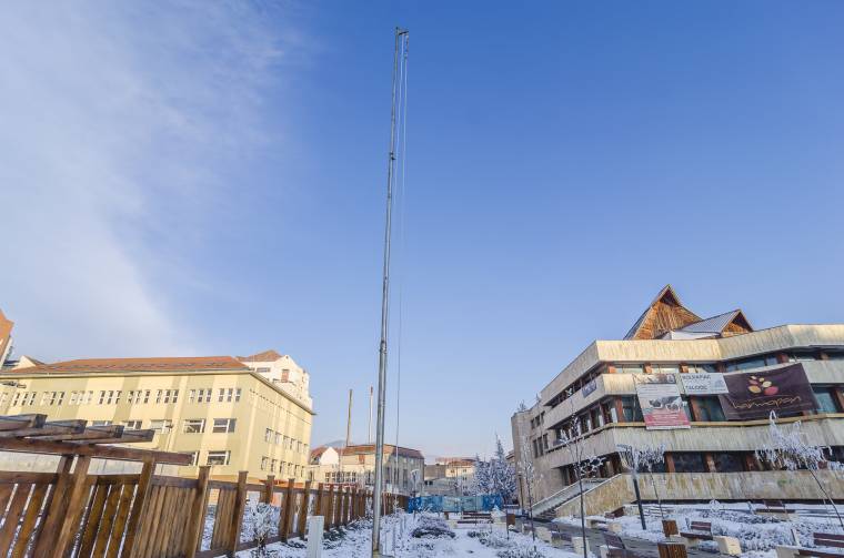 Megrongálták a székely zászlót a Szabadság téren