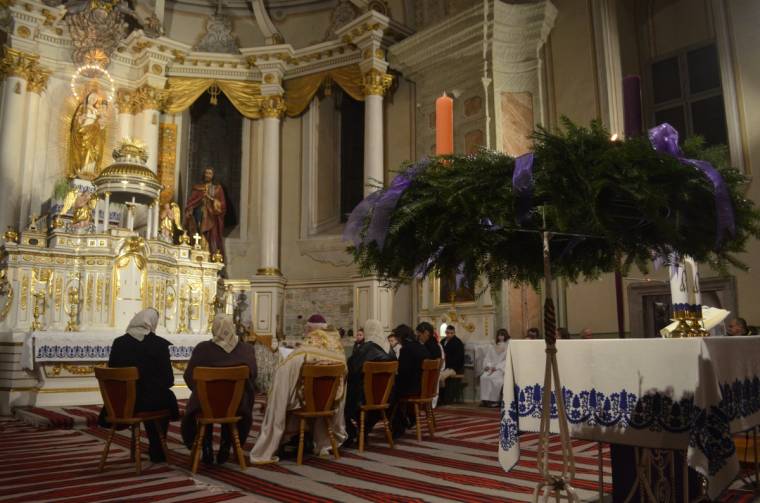 Ünnepélyes Mária-köszöntő a csíksomlyói kegytemplomban