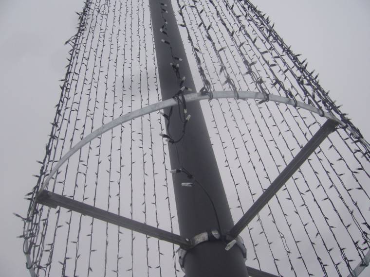 Letépték a fényfüzéreket