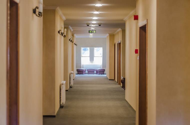 Üresek a szállodák Kovásznán