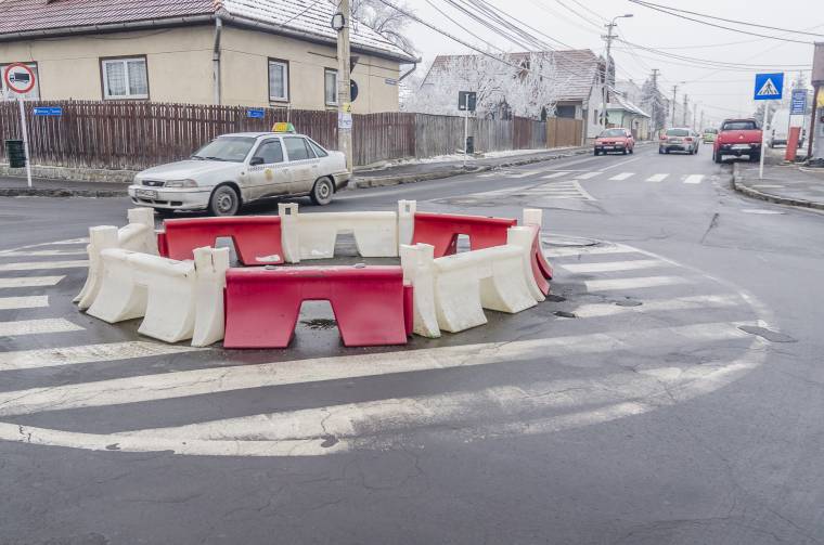 Tavaszig így marad a körforgalom