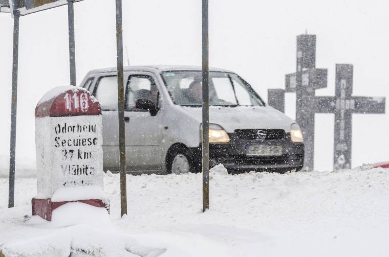 Hófúvás akadályozta a közlekedést