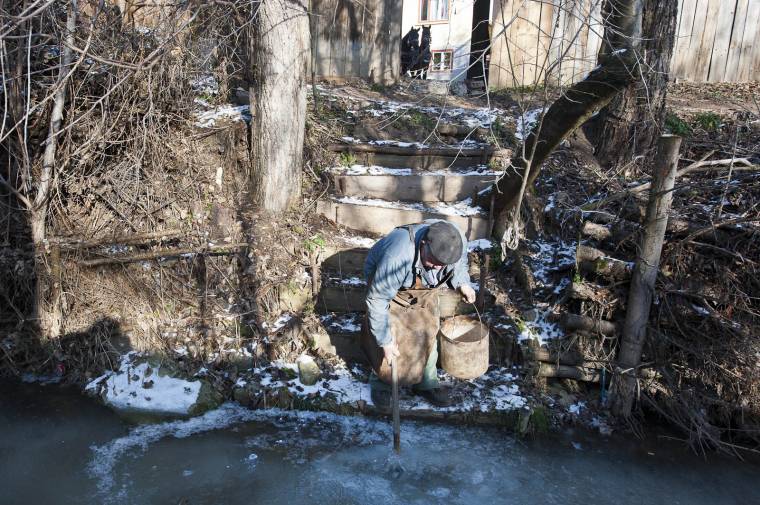 Aggasztó vízellátás Csíkmenaságon