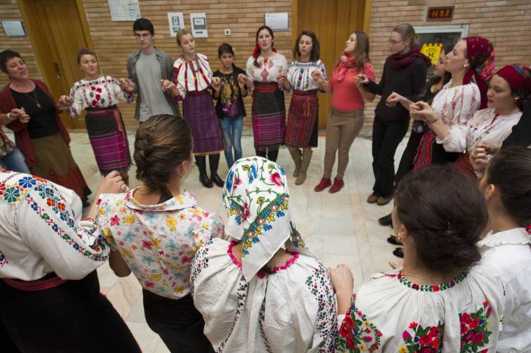 Németh Zsolt: jöjjenek divatba a csángók!