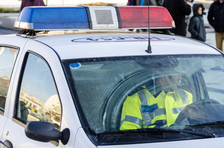 Kést rántott a rendőrre