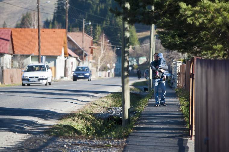 Új járda Gyimesben