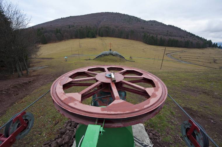 Megosztó sípályafejlesztés