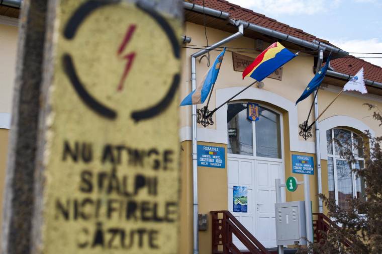 Pontáék nem állnak el a zászlóperektől