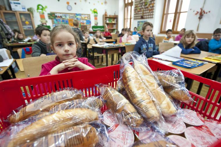Még mindig nem tudni, hogy mikor kapnak kormánytízórait a Hargita megyei iskolások